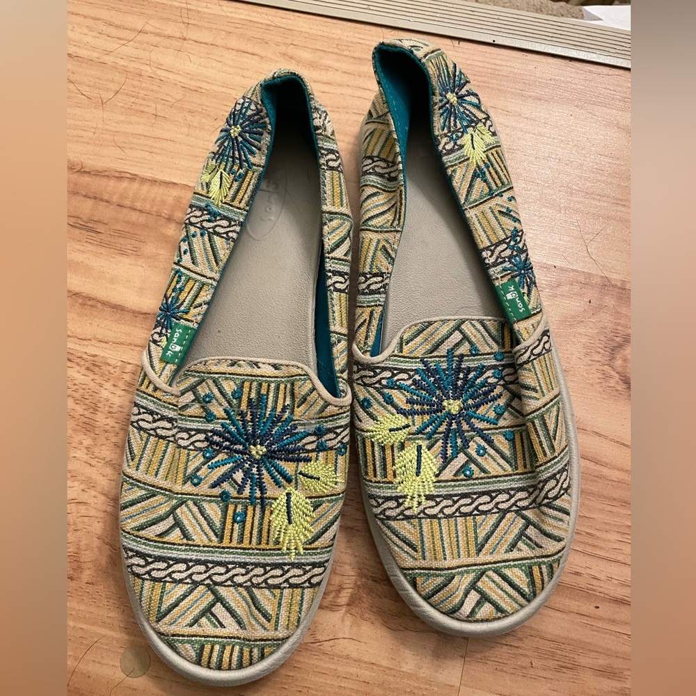 Ladies sanuk shoes